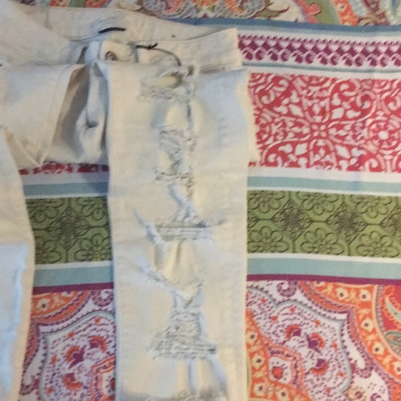 American Eagle size 0 NWT super stretch Destroyed - Picture 3 of 5